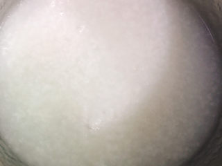 5、鲜虾砂锅粥,白粥煮好了