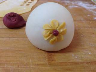 9、年味――喜庆花馍,用水粘在适当位置