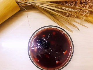 10、红枣黑米粥,一碗补血养颜粥就熬好了