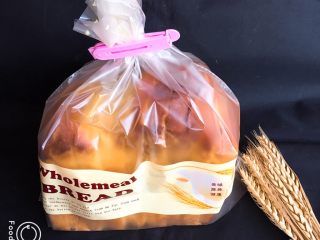 28、胡萝卜吐司面包,冷却后切片，放入吐司袋中保存。