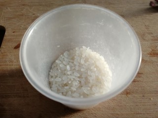 6、紫薯银耳粥,大米4/1杯。