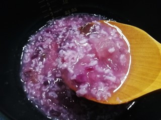 14、紫薯银耳粥,银耳软糯，胶质满满。