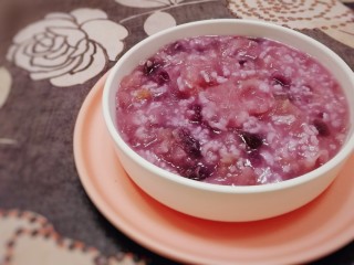 15、紫薯银耳粥,美容养颜，滋阴润燥，秋季喝起来。