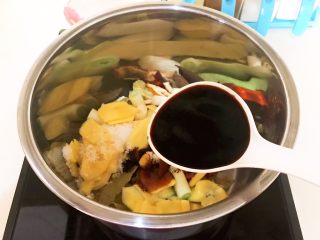 21、驴肉火烧,加入生抽