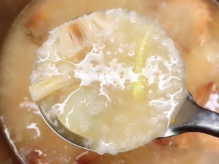 12、鲍鱼海鲜粥,煮2-3分钟即可关火