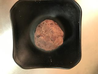 9、宝斗糕, 炒好的豆馅平均分成10份儿，大概30克1个。