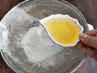 5、奶香花生酥饼,玉米油100克