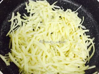 12、健身主食—超赞的低脂土豆丝饼,放一勺土豆丝