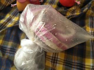 9、小食拼盘之酥炸巴沙鱼，洋葱圈篇,静置三分钟左右