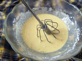 13、小食拼盘之酥炸巴沙鱼，洋葱圈篇,打至细腻无颗粒状态即可