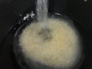 3、红枣南瓜粥,清水洗两遍