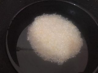 4、红枣南瓜粥,加入适量的水