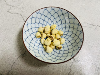 3、红豆小米粥,莲子