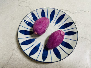 2、紫薯银耳粥,紫薯洗净去皮