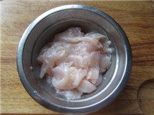 7、生滚鱼片粥,腌制5分钟左右；