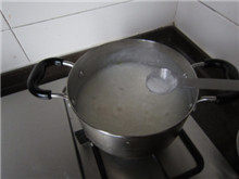 12、生滚鱼片粥,鱼片变色后可以在加入适量盐调味；