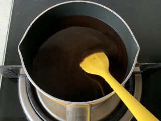 5、黑凉粉冷饮,小火加热