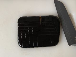 10、黑凉粉冷饮,倒扣切小块