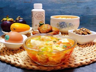 14、虾滑番茄豆腐蛋花羹,早餐当然少不了酸奶和干果的营养哦
