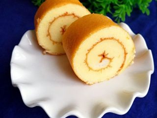 13、小四卷蛋糕,早上冰箱取出，切成小卷卷