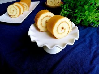 14、小四卷蛋糕,可以开吃了。