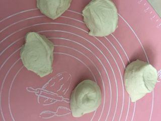 7、牛肉飞饼,分成等分的面团