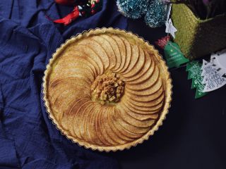 19、肉桂苹果派,出炉后脱模晾凉。