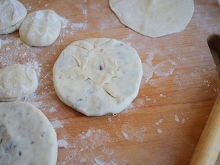 6、红豆饼,反正面擀一下