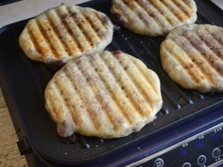 10、红豆饼,两面煎金黄