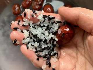 3、红枣黑米粥,红枣