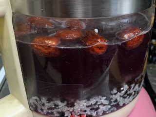 11、红枣黑米粥,煮