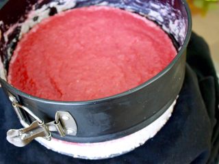 32、清爽香草水果蛋糕,轻轻地把模打开