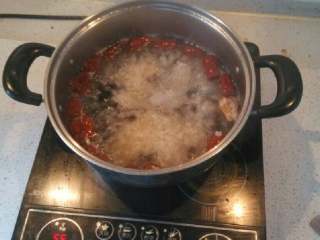 3、糯米红枣粥,中火煮半小时