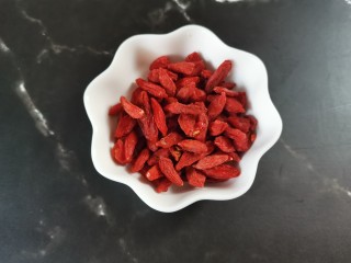 6、红枣南瓜粥,枸杞洗净