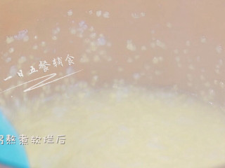 4、紫薯米糕,看下20分钟后啥样子的。就是看着软烂吃着也软烂~~~