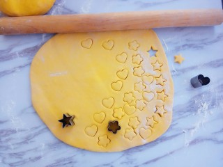 14、奶香小星星南瓜馒头,用模具直接压出形状