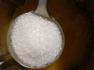 8、宝宝辅食——香甜的南瓜米糊,尝了下不怎么甜，加少量白糖搅拌均匀