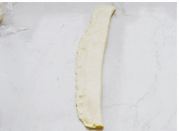 8、油旋,对折叠起来。