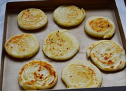 16、油旋,放入烤箱，210°烘烤10分钟左右。