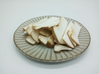 4、鲜虾时蔬面,杏鲍菇半个,切成片