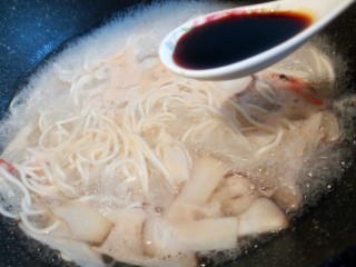 11、鲜虾时蔬面,生抽一勺,