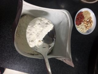 8、葛根木瓜魔芋养生粥,快出锅时放木瓜粉