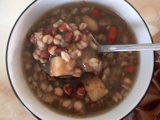 10、葛根木瓜魔芋养生粥,煮60-90分钟，美味的葛根木瓜魔芋养生粥就做好了。快来一起瘦身吧！