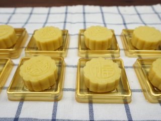 13、绿豆糕,装盒送人，不错的选择！