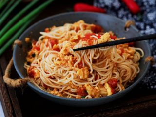 15、番茄鸡蛋拌面,成品图