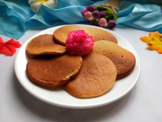 1、香蕉牛奶松饼,成品图来一张。