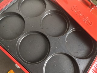 11、香蕉牛奶松饼,准备平底锅，开小火。