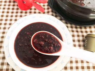 15、黑米红豆粥,黑米红豆粥米香浓郁,一锅粥很快就吃完了,太好吃了~