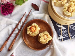 20、小龙虾鲜笋咸蛋黄烧卖,完成。