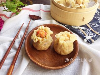 22、小龙虾鲜笋咸蛋黄烧卖,完成。